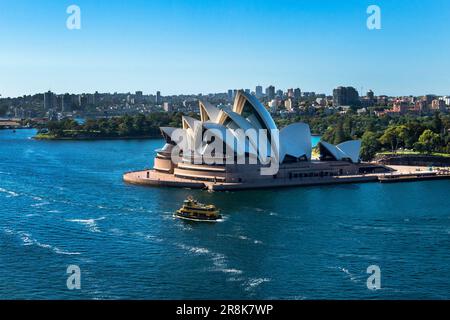 Blick von der Harbour Bridge auf das Sydney Opera House, Darling Harbor, New South Wales, Australien Stockfoto