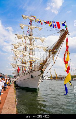 Rouen, Frankreich - 17. Juni 2023: Bug des Segelübungsschiffs "Cuauhtémoc" der mexikanischen Marine, das an den Kais der seine in Rouen in der Normandie festgemacht ist Stockfoto