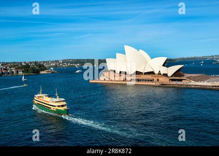 Blick von der Harbour Bridge auf das Sydney Opera House, Darling Harbor, New South Wales, Australien Stockfoto