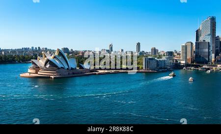 Blick von der Harbour Bridge auf das Sydney Opera House, Darling Harbor, New South Wales, Australien Stockfoto