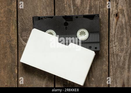 DVD-Kassette mit weißer Nahaufnahme, Technologie, alte Kassette Stockfoto