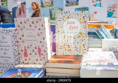 28. Oktober 2022: Antalya, Türkei: türkische Buchmesse und -Festival. Literaturverkauf und Bildungskonzept Stockfoto