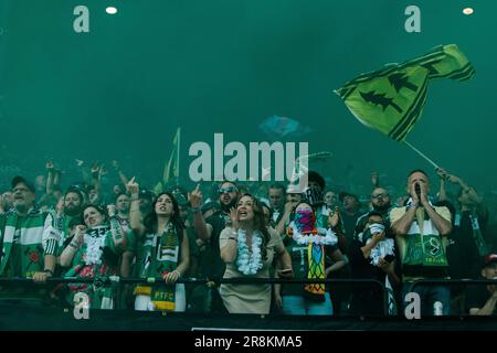 Los Angeles, Kalifornien, USA. 21. Juni 2023. Fans der Portland Timbers verspotten den Torwart von Chicago Fire während eines Spiels im Providence Park in Portland, Oregon, am 21. Juni 2023 (Bild: © Alex Cave/ZUMA Press Wire) NUR REDAKTIONELLER GEBRAUCH! Nicht für den kommerziellen GEBRAUCH! Stockfoto