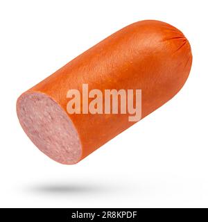 Salami-Wurst auf einem weißen isolierten Hintergrund. Heiße, geräucherte Wurst, halbiert, fällt auf einen weißen Hintergrund. Stockfoto