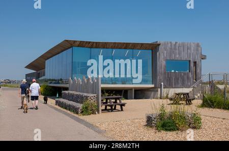 Rye East Sussex , England Großbritannien - Sussex Wildlife Trust Rye Harbour Nature Reserve Discovery & Information Centre mit Café Stockfoto