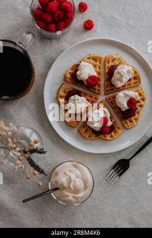 Vom Teller aus hat man einen schönen Blick auf Waffeln Stockfoto