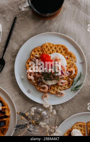 Vom Teller aus hat man einen schönen Blick auf Waffeln Stockfoto