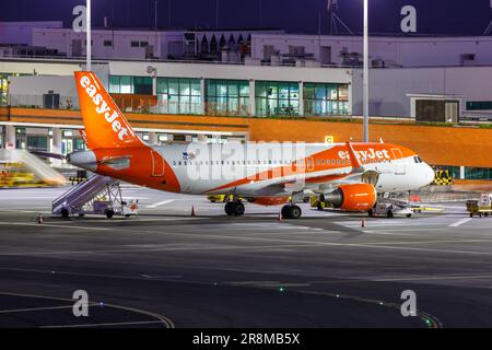 Madeira, Portugal - 12. September 2022: EasyJet Airbus A320 Flugzeug am Madeira Flughafen (FNC) in Portugal. Stockfoto