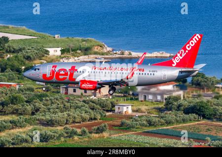 Split, Kroatien - 27. Mai 2023: Jet2 Boeing 737-300 Flugzeug am Flughafen Split (SPU) in Kroatien. Stockfoto