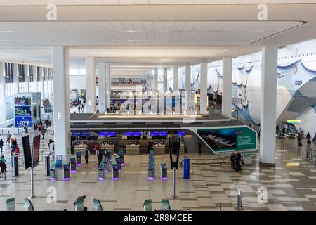 New York, USA - 1. Mai 2023: Terminal B des New York LaGuardia Airport (LGA) in den USA. Stockfoto