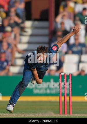 Northampton 21 - Juni 2023 : Zaman Khan of Derbyshire Falcons während des Vitality T20 Blast Match zwischen Northamptonshire Steelbacks vs Derbyshire Falcons im County Ground Northampton England . Stockfoto