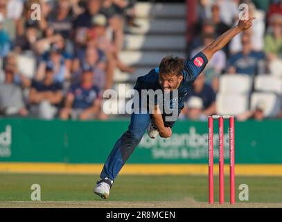 Northampton 21 - Juni 2023 : Zaman Khan of Derbyshire Falcons während des Vitality T20 Blast Match zwischen Northamptonshire Steelbacks vs Derbyshire Falcons im County Ground Northampton England . Stockfoto