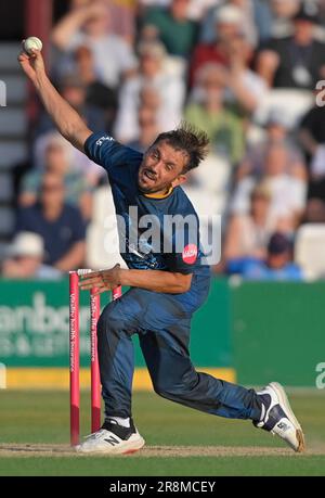 Northampton 21 - Juni 2023 : Zaman Khan of Derbyshire Falcons während des Vitality T20 Blast Match zwischen Northamptonshire Steelbacks vs Derbyshire Falcons im County Ground Northampton England . Stockfoto