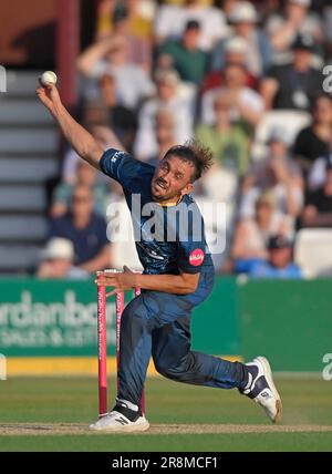 Northampton 21 - Juni 2023 : Zaman Khan of Derbyshire Falcons während des Vitality T20 Blast Match zwischen Northamptonshire Steelbacks vs Derbyshire Falcons im County Ground Northampton England . Stockfoto