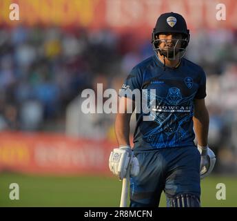 Northampton 21 - Juni 2023 : Haider Ali of Derbyshire Falcons während des Vitalitätsspiels T20 Blast zwischen Northamptonshire Steelbacks vs Derbyshire Falcons im County Ground Northampton England . Stockfoto