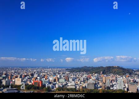 Matsuyama-Stadt vom Schloss Matsuyama aus gesehen Stockfoto