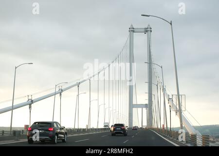 Kocaeli, Dilovasi Turkiye - Mai 27 2023: Die Osmangazi-Brücke ist mit einer Länge von 2.682 Metern die viertlängste Hängebrücke der Welt Stockfoto