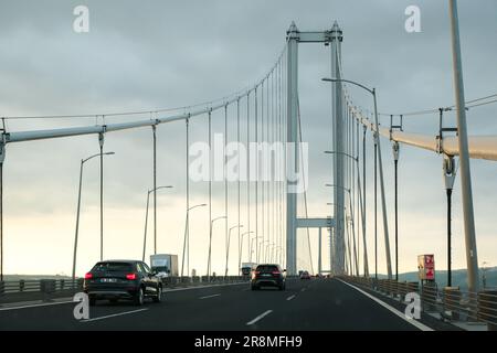 Kocaeli, Dilovasi Turkiye - Mai 27 2023: Die Osmangazi-Brücke ist mit einer Länge von 2.682 Metern die viertlängste Hängebrücke der Welt Stockfoto