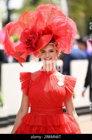 Ascot, Großbritannien. 22. Juni 2023. Berkshire, Großbritannien. 22. Juni 2023. Racegoer am dritten Tag des Royal Ascot. Kredit: Doug Peters/Alamy Live News Stockfoto