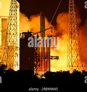 Eine United Launch Alliance Delta IV Heavy Rakete startet den NROL 68-Satelliten für das US National Reconnaissance Office aus Komplex 37 an der Cape Canaveral Space Force Station, Florida, am Donnerstag, den 22. Juni 2023. Foto: Joe Marino/UPI Credit: UPI/Alamy Live News Stockfoto