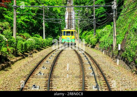 Seilbahn zum Berg Takaosan Stockfoto