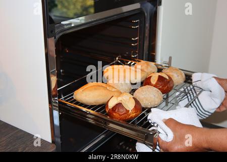 Sonntagsrollen Aus Dem Ofen Stockfoto