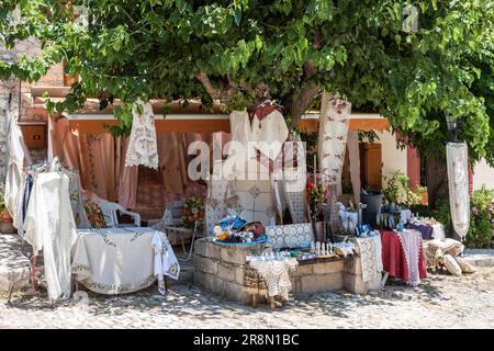 OMODHOS, ZYPERN/GRIECHENLAND - JULI 25 : Artikel zu verkaufen in Omodhos Zypern am 25. Juli 2009 Stockfoto