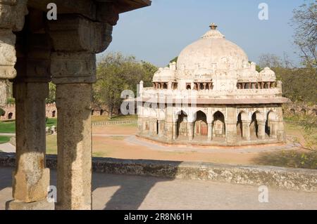 Achteckiges Grab von Isa Khan, Delhi, Indien Stockfoto