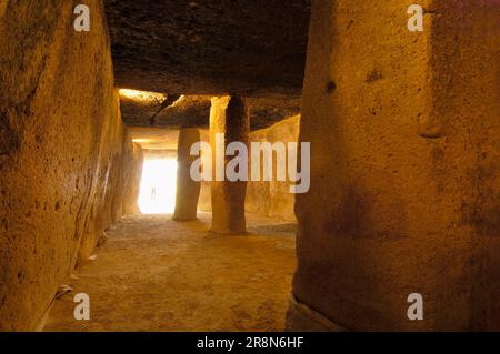 Galeriegrab, Cueva de Menga, Antequera, Provinz Malaga, Andalusien, Spanien, megalithische Stätte Stockfoto