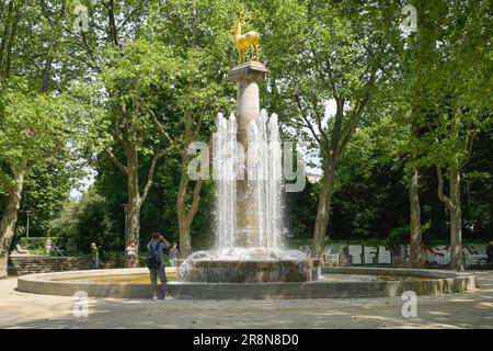 Brunnen Zum Goldenen Hirschen, Rudolph Wilde Park, City Park, Schoeneberg, Tempelhof-Schoeneberg, Berlin, Deutschland Stockfoto