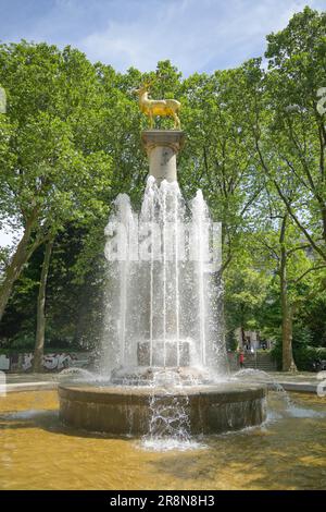 Brunnen Zum Goldenen Hirschen, Rudolph Wilde Park, City Park, Schoeneberg, Tempelhof-Schoeneberg, Berlin, Deutschland Stockfoto