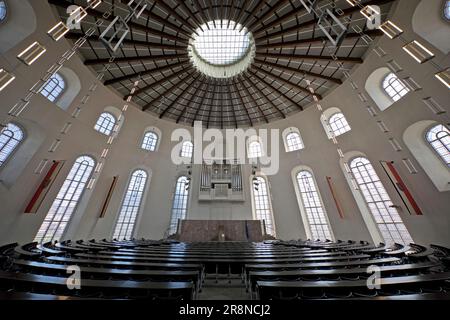 Frankfurts Paulskirche, Innenansicht der Plenarhalle im Obergeschoss mit Klaisorgel und Oberlicht, Frankfurt am Main, Hessen, Deutschland Stockfoto