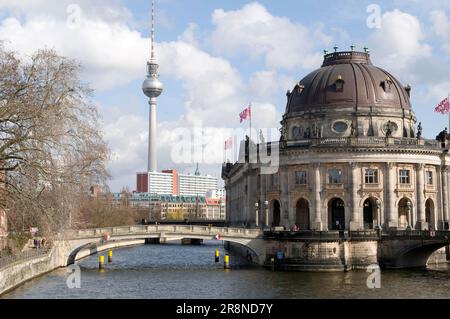 Bode Museum, Fernsehturm, Spree, Berlin, Deutschland, Museumsinsel Stockfoto