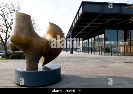 Skulptur von Matschinsky-Denninghoff, Neue Nationalgalerie, Architekt Ludwig Mies van der Rohe, Berlin-Tiergarten, Deutschland Stockfoto