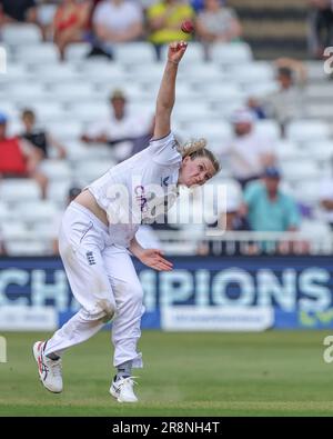 Lauren Bell von England liefert den Ball beim Metro Bank Women's Ashes 2023-Spiel England gegen Australien auf der Trent Bridge, Nottingham, Großbritannien, 22. Juni 2023 (Foto von Mark Cosgrove/News Images) in Nottingham, Großbritannien, am 6./22. Juni 2023. (Foto: Mark Cosgrove/News Images/Sipa USA) Stockfoto