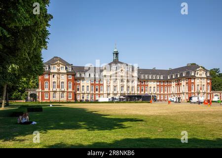 Schloss, Hauptgebäude der Westfaelischen Wilhelms-Universität, Münster, Nordrhein-Westfalen, Deutschland. Das Schloss, Hauptgebaeude der Westfael Stockfoto