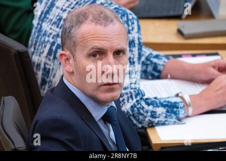 Edinburgh, Schottland, Großbritannien. 22. Juni 2023. IM BILD: Michael Matheson MSP, schottischer Kabinettssekretär für NHS Recovery, Health and Social Care. Wöchentliche Sitzung mit Fragen der Ersten Minister im Holyrood und die letzte Sitzung vor der Sommerpause. Kredit: Colin Fisher/Alamy Live News Stockfoto