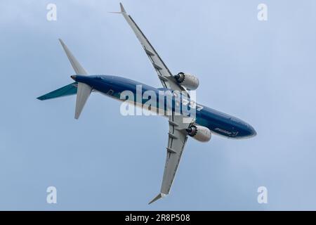Die neue Boeing 737 max 10, die voraussichtlich 2023 ausgeliefert wird. Dieses Foto wurde nicht verändert, es drehte sich wirklich in diesem Winkel! Wahrscheinlich nicht Stockfoto