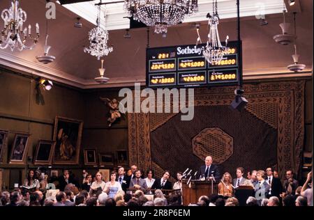 Peter Wilson Auktionator 1970s London UK. Sothebys-Auktion der Kunstsammlung Robert von Hirsch. Peter Wilson, Vorsitzender des Auktionshauses in der Bond Street. London, England 26. Juni 1978. 70er Jahre HOMER SYKES Stockfoto