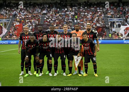 AC Mailand Fußballmannschaft vor dem Spiel der Serie A im San Siro Stadion in Mailand Stockfoto