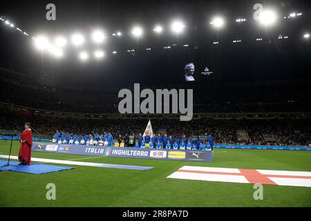 Der Tod von Königin Elisabeth II. Wird im San Siro Stadion geehrt, bevor am 23. september 2022 das UEFA Nations League Match Italy vs England in Mailand ausgetragen wird Stockfoto