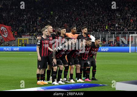 AC Mailand Fußballmannschaft vor dem UEFA Champions League-Spiel im San Siro Stadion in Mailand Stockfoto