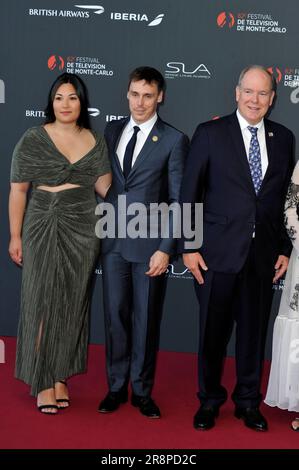 MONTE-CARLO, MONACO - JUNI 16: Marie Ducret, Louis Ducret, Prinz Albert von Monaco, besucht den roten Teppich während der Monte Carlo TV Festi 62. Stockfoto