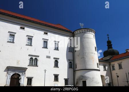 Spittal an der Drau, Stadt im Bundesstaat Kärnten in Österreich. Historisches Schloss Porcia (Schloss Porcia). Stockfoto