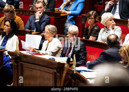 Die französische Premierministerin Elisabeth wurde in der Nationalversammlung gesehen. Fragestunde an die Regierung von Elisabeth in der Nationalversammlung im Palais Bourbon in Paris. Stockfoto