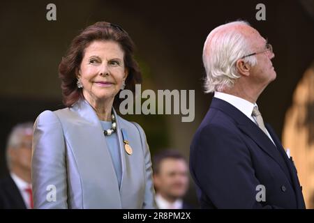 Stockholm, Schweden. 22. Juni 2023. Königin Silvia und König Carl Gustaf kommen am Donnerstag, den 22. Juni 2023, im Rahmen des 100-jährigen Jubiläums des Rathauses in Stockholm ins Stockholmer Rathaus. Foto: Jessica Gow/TT/Code 10070 Kredit: TT News Agency/Alamy Live News Stockfoto