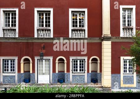 Schloss Fronteira, eine der schönsten Residenzen in Lissabon, Portugal, mit dekorativer Asulejos-Mauer Stockfoto