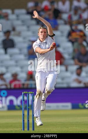 Lauren Bell von England liefert den Ball beim Metro Bank Women's Ashes 2023-Spiel England gegen Australien auf der Trent Bridge, Nottingham, Großbritannien, 22. Juni 2023 (Foto von Mark Cosgrove/News Images) Stockfoto