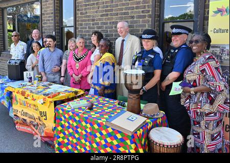 Windrush-Feierlichkeiten in Crawley, West Sussex, am 22. Juni 2023. Stockfoto