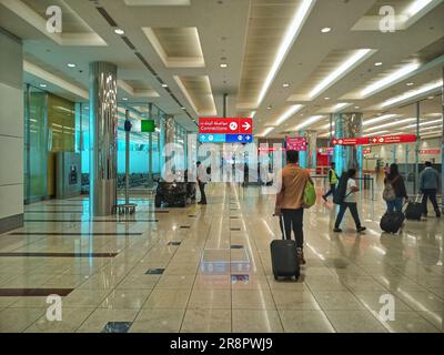 Dubai International Airport, Dubai, Shopping in dubai Flughafen, Flughafen, Flughafen dubai, Shopping dubai, Airline, Flughafen, geschäftiger Flughafen dubai, Golf, dubai Transit Stockfoto